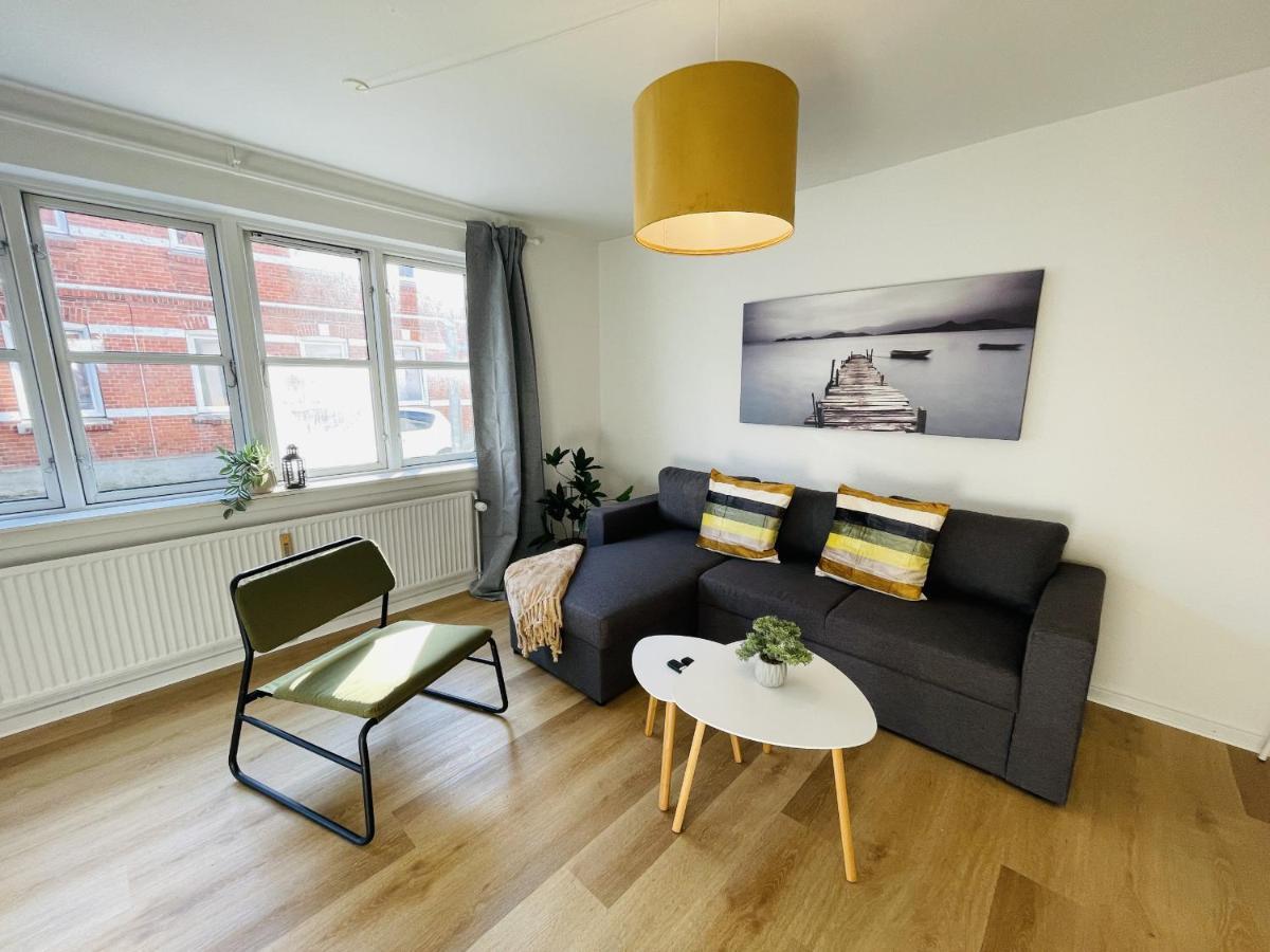 Aday - Central Terrace Apartment In Hjørring Exteriör bild