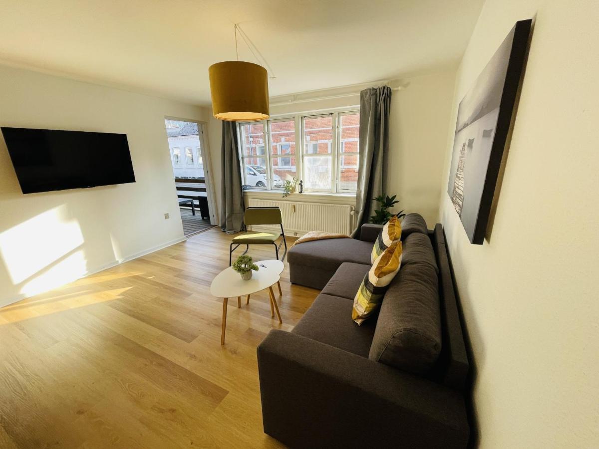 Aday - Central Terrace Apartment In Hjørring Exteriör bild