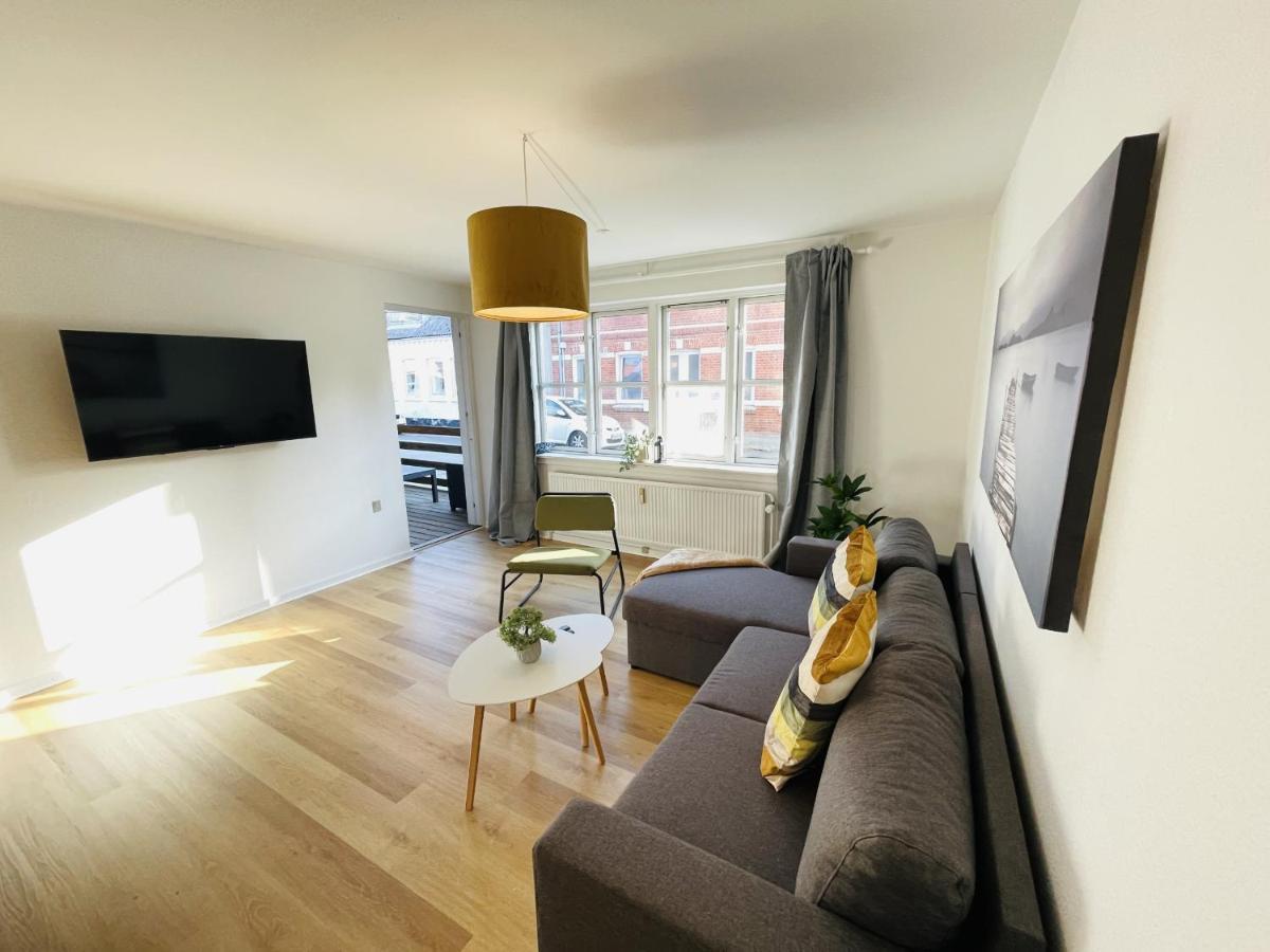 Aday - Central Terrace Apartment In Hjørring Exteriör bild