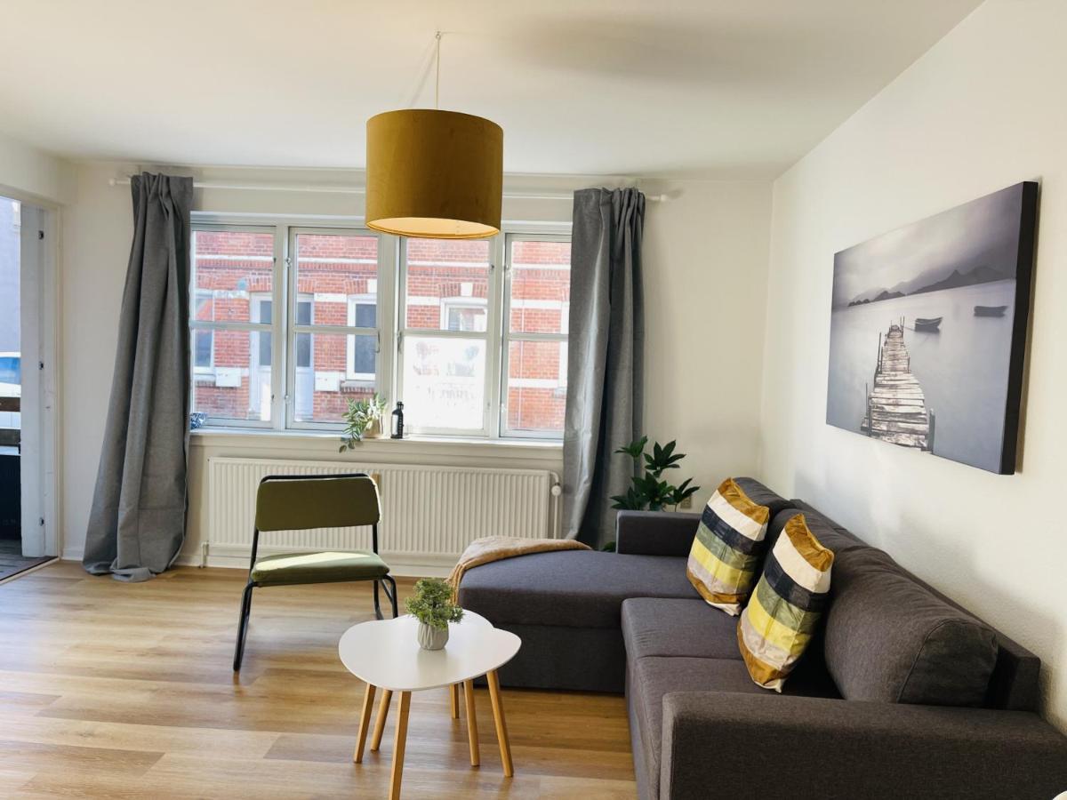 Aday - Central Terrace Apartment In Hjørring Exteriör bild